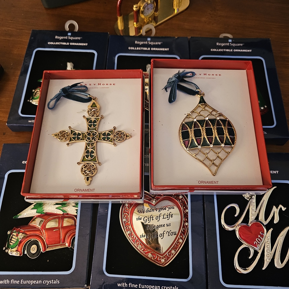 9 Ornaments Collection Elegant Gold and Green and Red